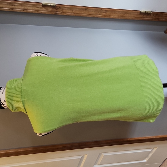 R.Q.T Green Acrylic Sleeveless Turtleneck Sweater, Large - Picture 5 of 12